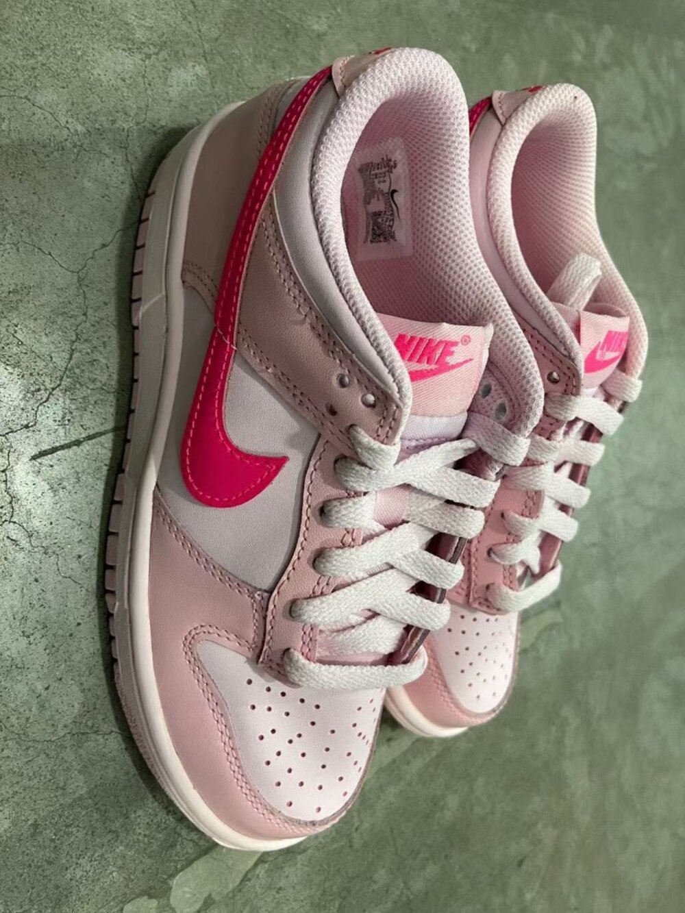 Nike Dunk Low GS Pink Foam Hyper Pink New With Box Girls Sneakers - Picture 2 of 4